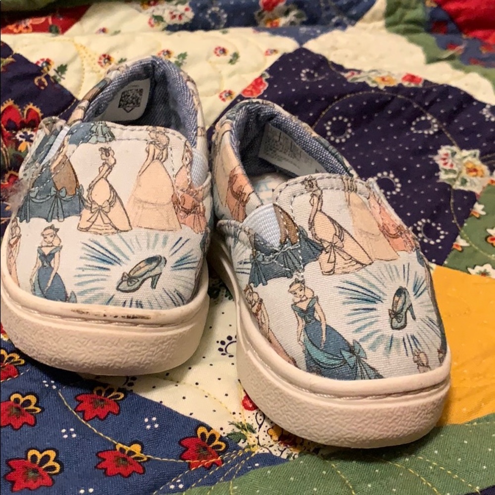 Children’s toms size 2